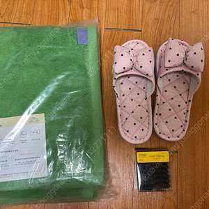 럭스리브 호텔수건 200g 40수 코마사 5장 그린+리본 슬리퍼 원사이즈(프리) 핑크+노브랜드 스프링 머리끈 17p