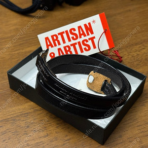 아티산 앤 아티스트 artisan & artist 숏 가죽 넥스트랩