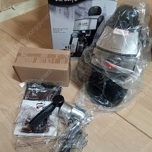 이사 정리 합니다. 새 제품 여러가지 다용도 사용 가능한 커피 머신 택포함 29,000원.