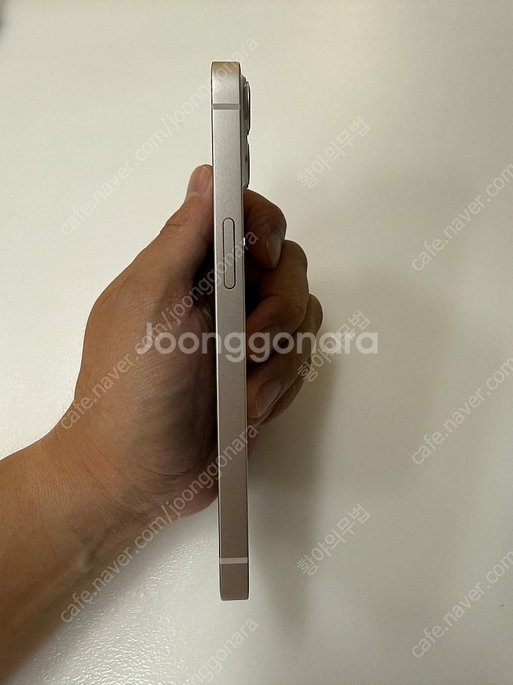 아이폰13 화이트 128GB 팝니다.(배터리98%)--4