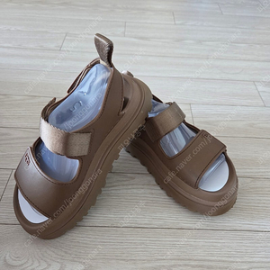 UGG 골든글로우 샌들 USA 5 -브라운 220사이즈