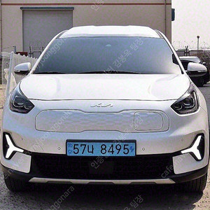 기아 니로 중고 니로 플러스 중고차 흰색 2023년식 56,557km 어스 중고차 사는법