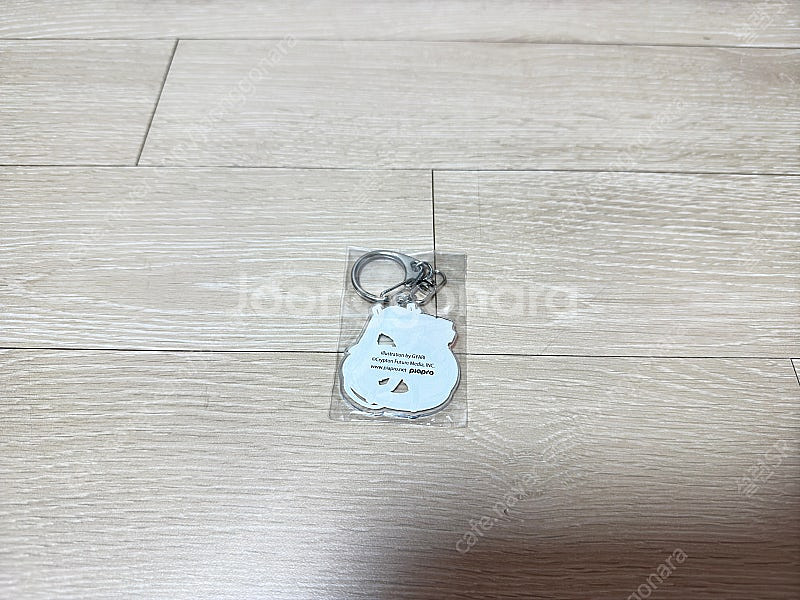 하츠네미쿠 10주년 기념 아크릴 열쇠고리 팝니다.--1