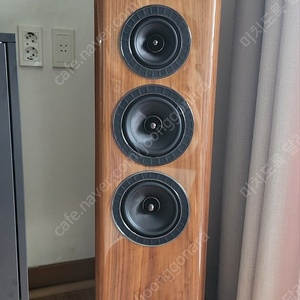 와피데일 오라3 WHARFEDALE AURA3 톨보이 스피커 판매합니다.