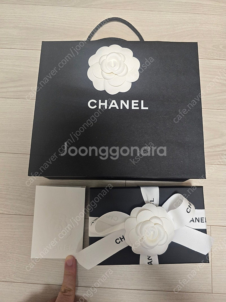미개봉 샤넬 클래식 캐비어 똑딱이 카드지갑 금장--1