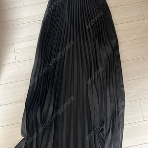 유메르 새틴 플리츠 스커트 새상품