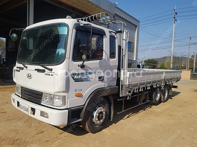 현대5톤카고 초장축 6m25 (쓰리축) 앞축(귀한매물) 2007년 235마력 특aa급 팝니다.--6