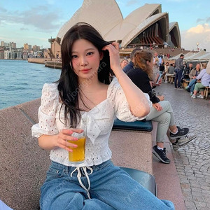 베르니 러브 블라우스