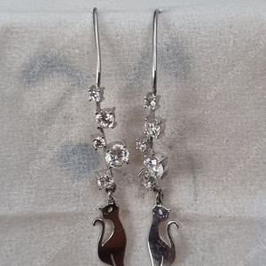 제이에스티나 14k 제나 고양이 귀걸이 금가격