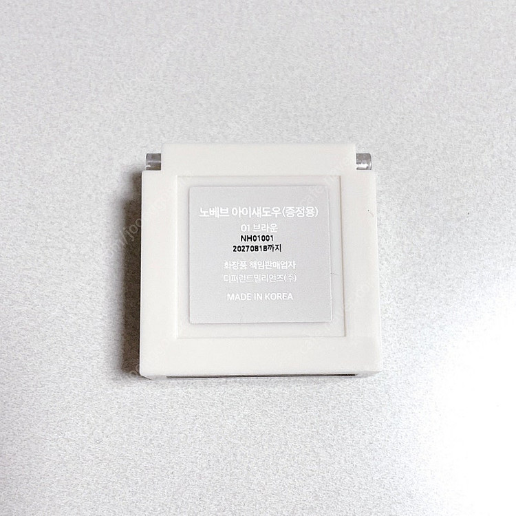 *새상품* 노베브 아이섀도우: 01 브라운--2