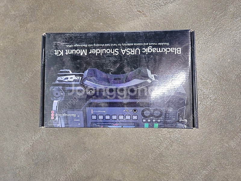 블랙매직 URSA Shoulder Mount Kit--1