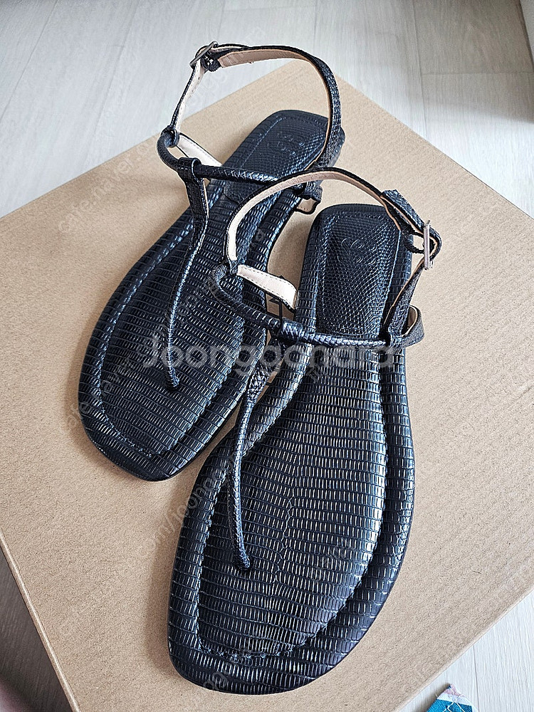 시에 sie 노아 플랫 샌들 235--0