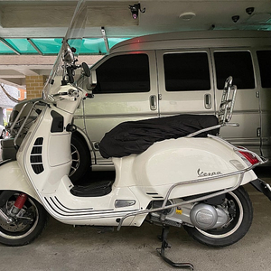 팝니다> 베스파 GTS 300 프론트랙 팝니다.