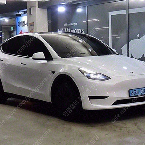테슬라 모델 Y 중고차 모델 Y 흰색 2023년식 28,279km RWD 개인사업자 차량구매