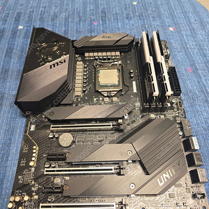 10700K + Z490 유니파이 + DDR4 16G TRIDENT