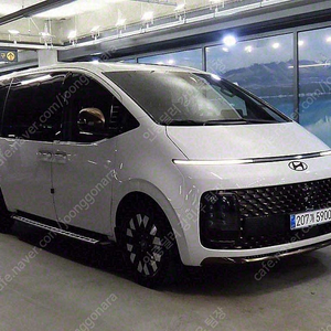 중고 스타리아 중고차 흰색 2025년식 18,544km HEV 1.6 라운지 7인승 인스퍼레이션 중고자동차가격