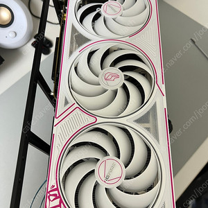 COLORFUL 컬러풀 지포스 RTX 5080 ULTRA OC White D7 16GB 화이트 판매합니다