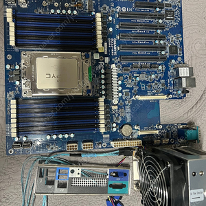 서버 워크스테이션 epyc 7502 32코어 64쓰레드 mz32-ar0 메인보드
