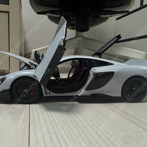 1:18 오토아트 컴포짓 맥라렌 675LT 실리카 화이트 다이캐스트 판매 합니다