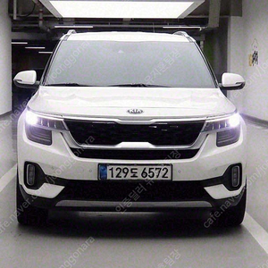중고자동차 기아 셀토스 중고차 셀토스 중고 흰색 2022년식 74,455km 가솔린 1.6 터보 2WD 시그니처 중고차견적