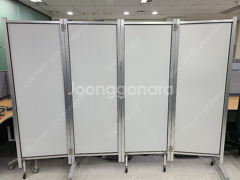 4단 접이식 이동식 철제 화이트 파티션(바퀴달림)--1