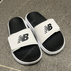 뉴발란스 슬리퍼 230