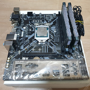 기가바이트 b360m-ds3h(8.9세대.보드귀속윈도우10인증댐).삼성램16g(2400) 2장.rgb방열판포함