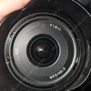 소니 E 1.8/11mm 렌즈 SEL11F18 입니다