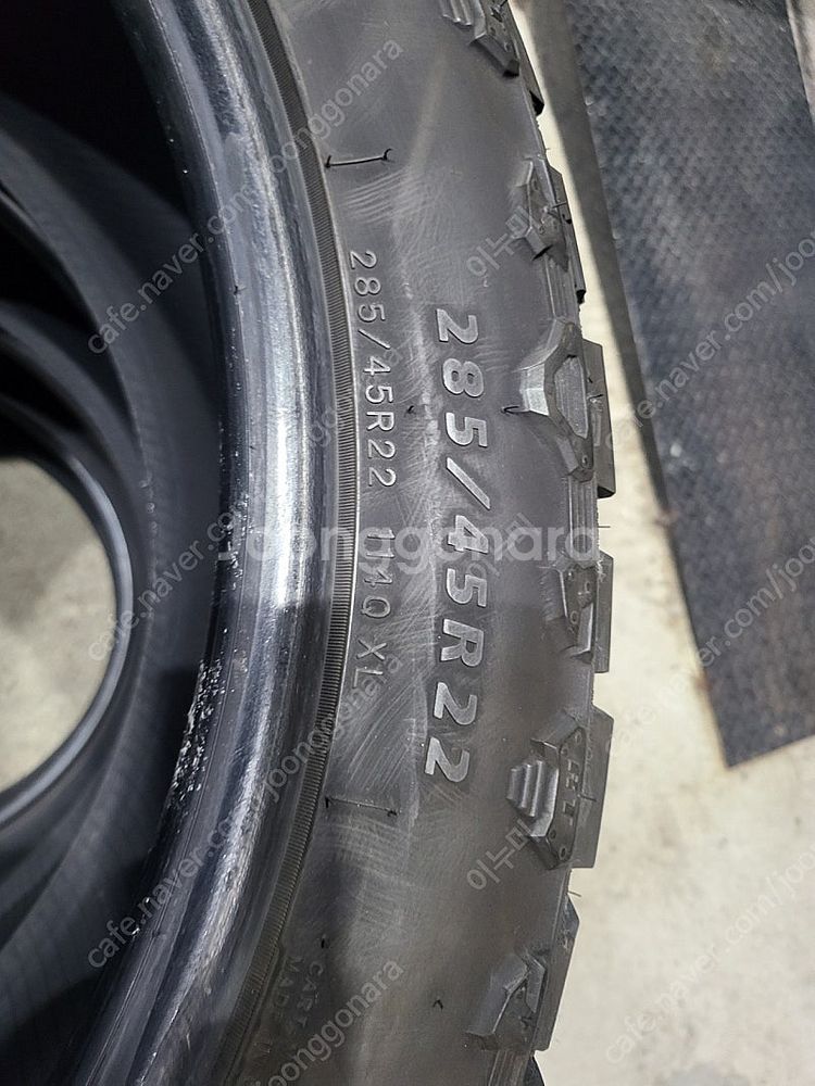 사일룬RT 285 45 22타이어팝니다--3