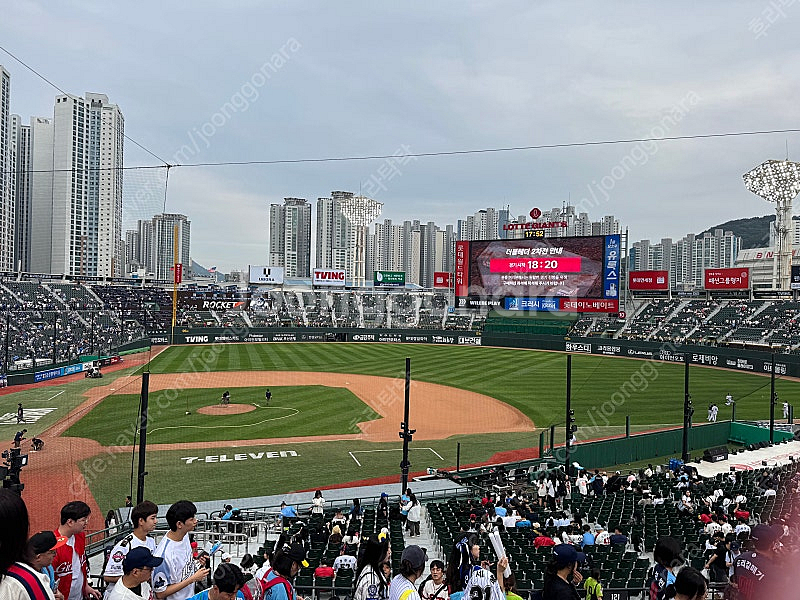 21일 사직 롯데 삼성 중앙테이블 3연석 삽니다--0