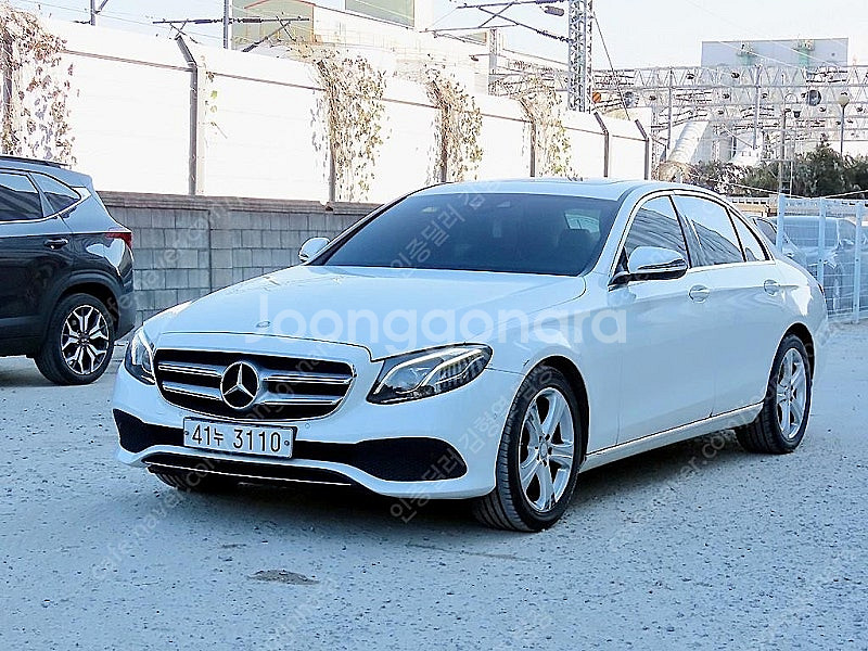 벤츠 인증중고 벤츠 E클래스 중고 흰색 2017년식 E...--3