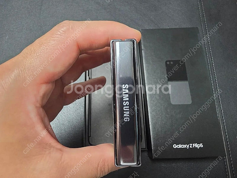 갤럭시 Z Flip5 512gb 그라파이트 색상(skt 단말기) 판매합니다--2