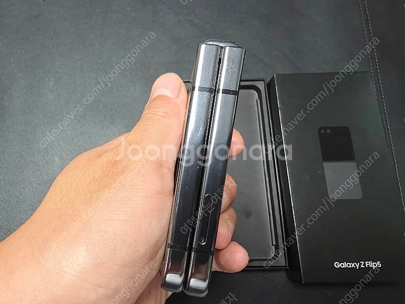갤럭시 Z Flip5 512gb 그라파이트 색상(skt 단말기) 판매합니다--3