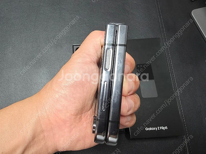 갤럭시 Z Flip5 512gb 그라파이트 색상(skt 단말기) 판매합니다--4