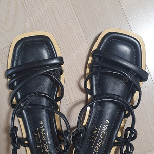 (택채새상품)타임 양가죽 샌들/ 타임 마인 오브제 랑방 시스템 sjsj 띠어리 산드로 마쥬 슈콤마보니 시슬리 미샤 보브 지컷 스커트