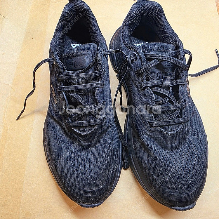 fila 휠라 운동화 240mm 입니다.--0