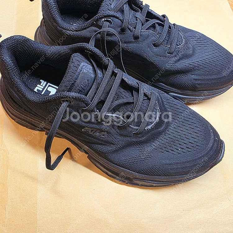 fila 휠라 운동화 240mm 입니다.--1