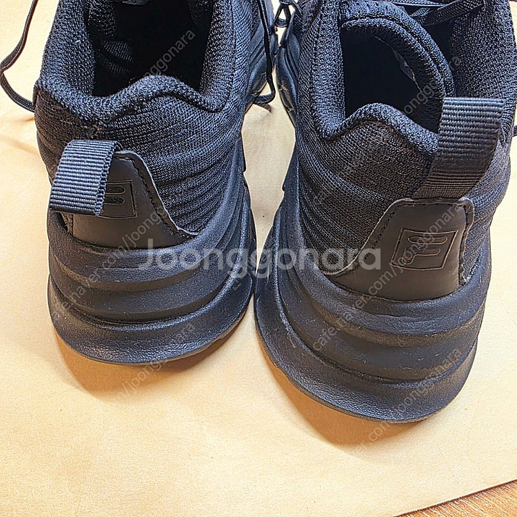 fila 휠라 운동화 240mm 입니다.--2