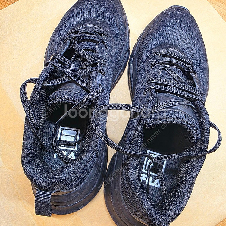 fila 휠라 운동화 240mm 입니다.--6