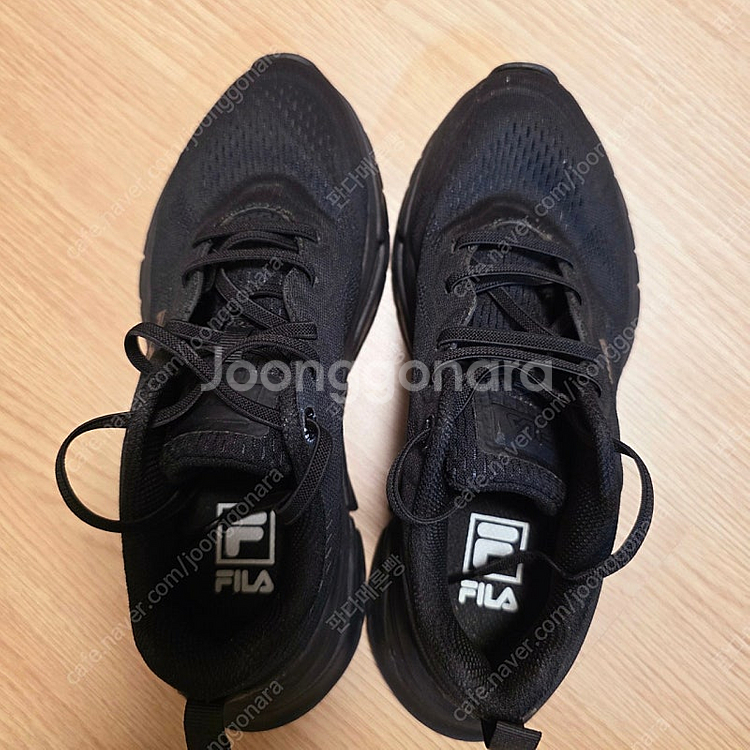 fila 휠라 운동화 240mm 입니다.--9