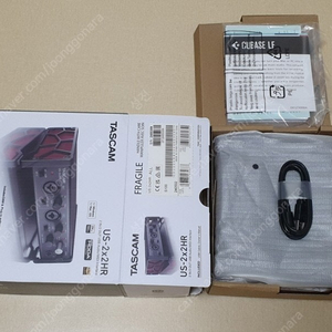 박풀 타스캄 (TASCAM) US-2*2HR 오디오 인터 페이스 입니다 !