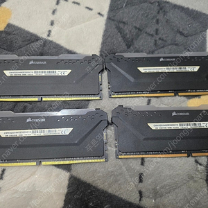 커세어 벤젠스 PRO 3200MHz (16G*2)*2 64G 팝니다.