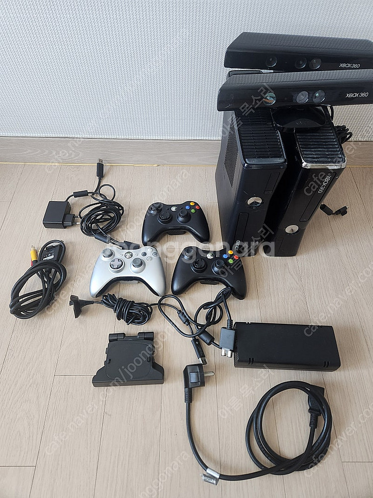 XBOX360 2대(전원 아답터 1), 키넥트 2대, ...--1