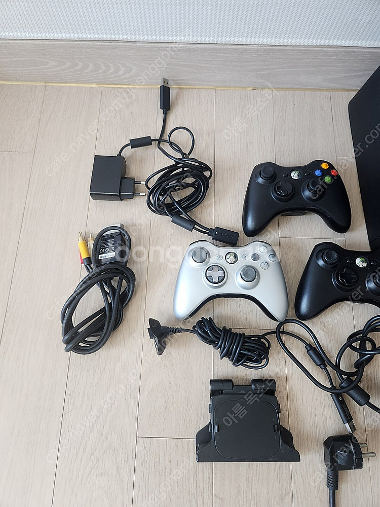 XBOX360 2대(전원 아답터 1), 키넥트 2대, ...--2