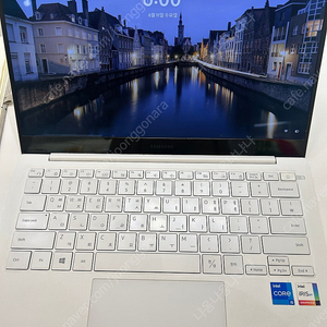 갤럭시북프로 NT930XDY /13.3 /i5 판매합니다