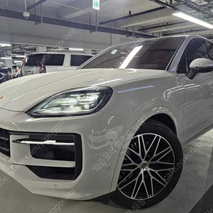 포르쉐 카이엔 중고 포르쉐 중고 수입중고자동차 회색 2024년식 9,662km 3.0 쿠페 중고차카페