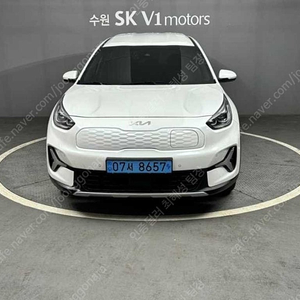 기아 니로 중고 니로 플러스 중고차 흰색 2023년식 74,664km 어스 개인사업자 차량구매