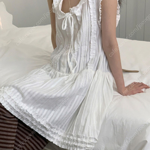 메이비베이비 문플라워 원피스 팝니다. 슬리브리스원피스. 레이어드원피스