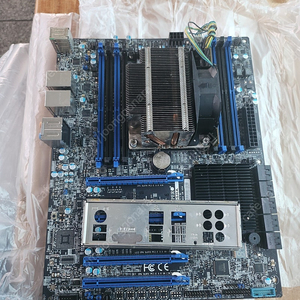 제온 E5-2630v3 CPU 와 D4 16GB RAM 슈퍼마이크로 X10SRA 메인보드 세트를 팝니다.
