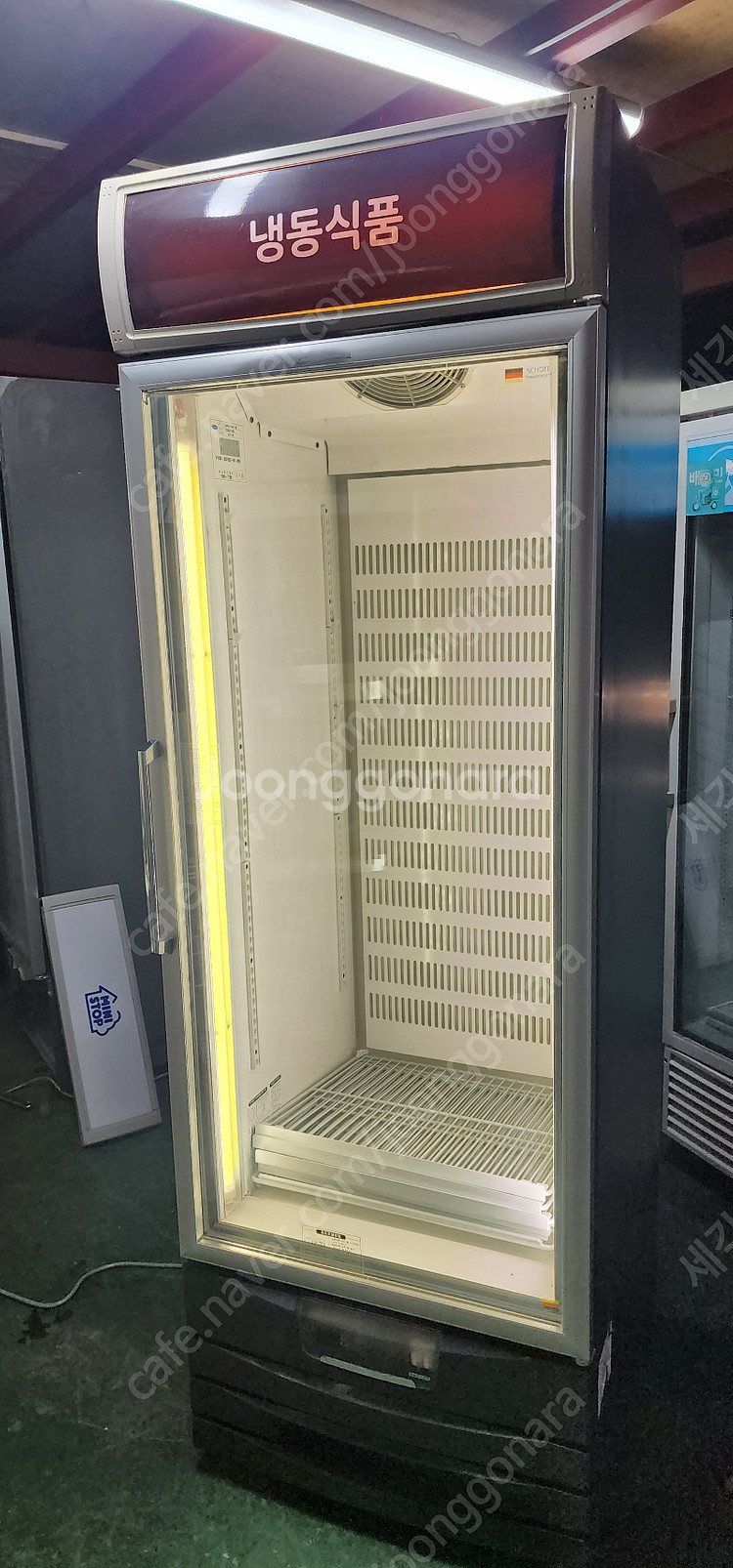 [판매] 업소용수직냉동고 간냉식수직냉동고 음료쇼케이스 쇼케이스 숙성고 컵냉동고--3